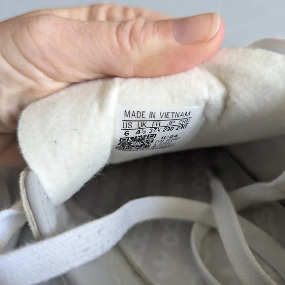 Adidas Gazelle Women's Spikeless Golf Shoes - Picture 10 of 16